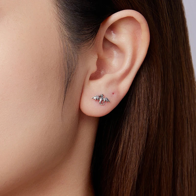Boucles d'Oreilles Puces Mini Dragon Volant en Argent 925