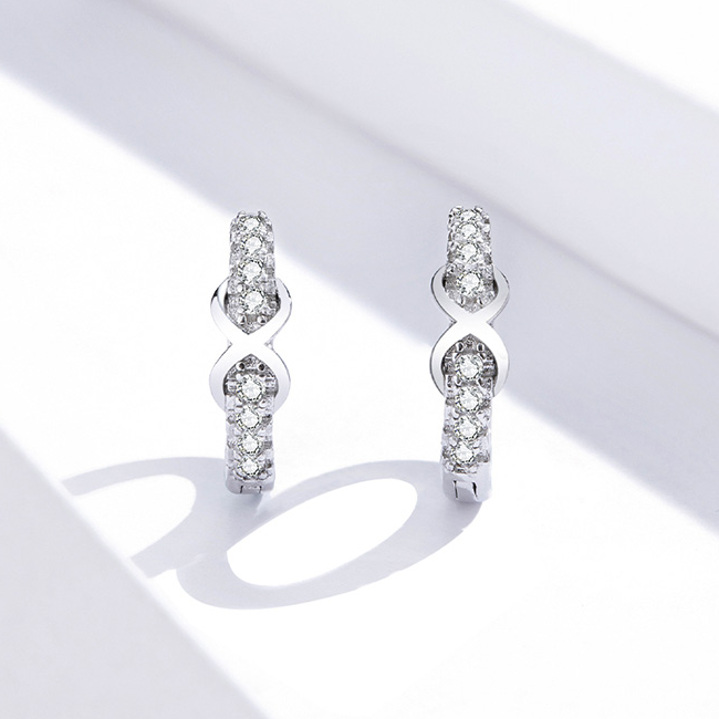 Boucles d’Oreilles Créoles Infini en argent 925 plaqué or blanc avec zircons blancs - Photo 3