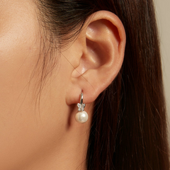 Boucles d’Oreilles Créoles Papillons et Perles en argent 925 plaqué or blanc avec zircons blancs - Photo 2