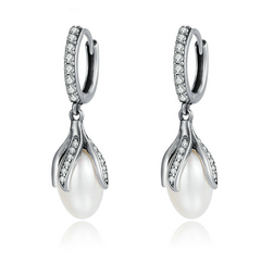 Boucles d’Oreilles Créoles Pendentif Perles en argent 925 plaqué or blanc avec zircons blancs