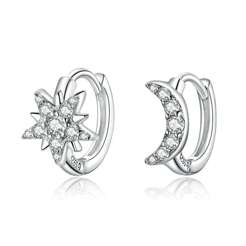 Boucles d’Oreilles Créoles Lune et Étoile en argent 925 plaqué or blanc avec zircons blancs