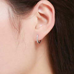 Boucles d’Oreilles Créoles Brillants en argent 925 plaqué or blanc avec zircons blancs - Photo 2