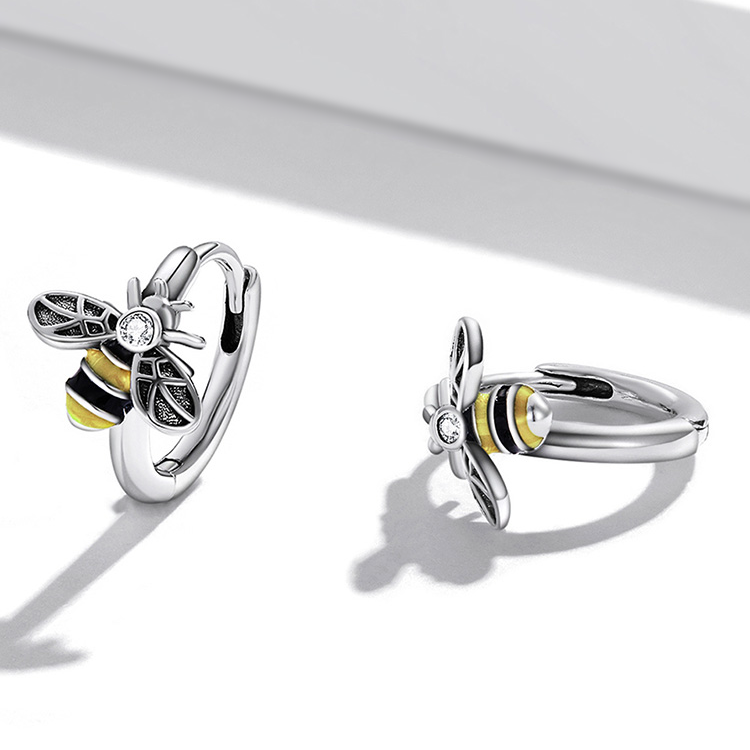 Boucles d’Oreilles Créoles Abeille Argent Sterling 925 plaqué or blanc avec des détails émaillés à la main - Photo 4