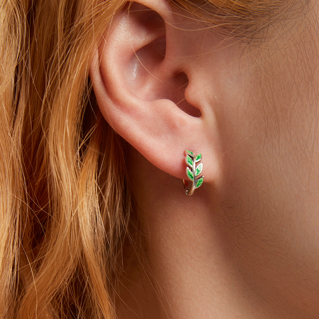 Boucles d’Oreilles Créoles Feuilles en argent 925 plaqué or blanc émaillées vertes - Photo 2