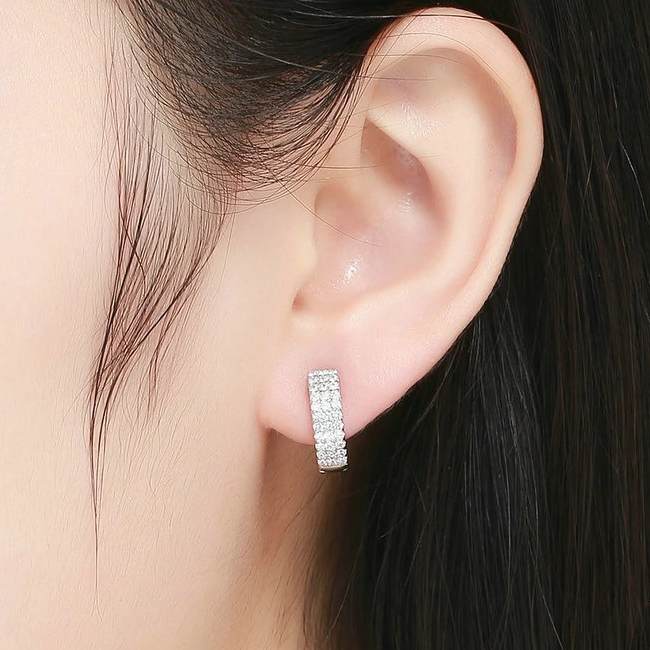 Boucles d’Oreilles Créoles Brillants en argent 925 plaqué or blanc avec zircons blancs - Photo 2