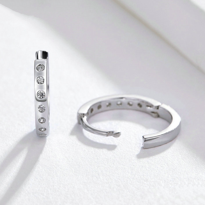 Boucles d’Oreilles Créoles Brillants en argent 925 plaqué or blanc avec zircons blancs - Photo 4