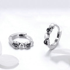 Boucles d’Oreilles Créoles Coeurs en argent 925 plaqué or blanc avec zircons noirs - Photo 4