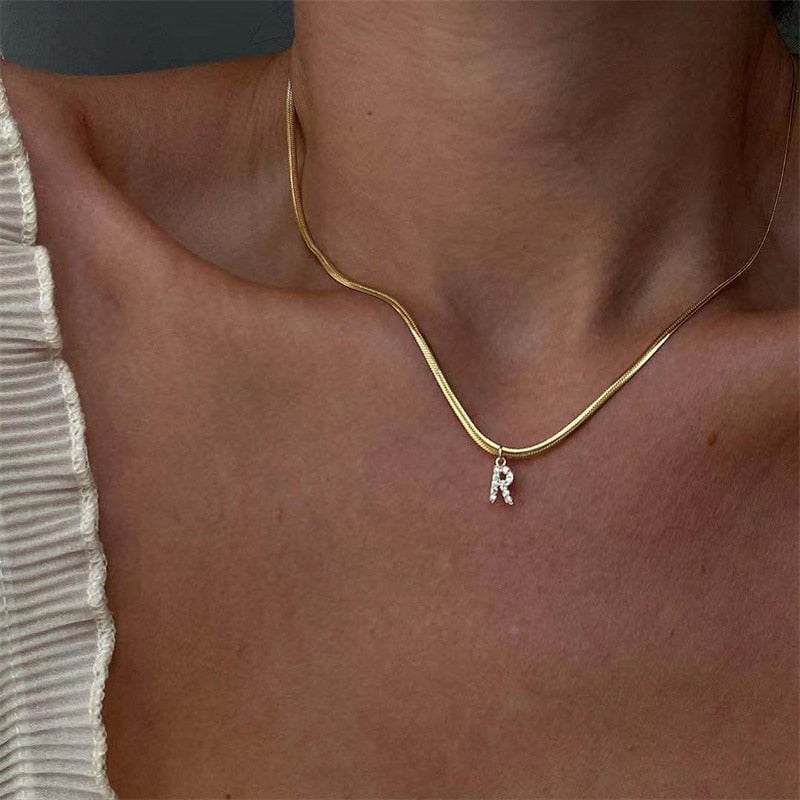 Collier Lettre Initiale en acier inoxydable plaqué or jaune avec zircons blancs - Photo 6