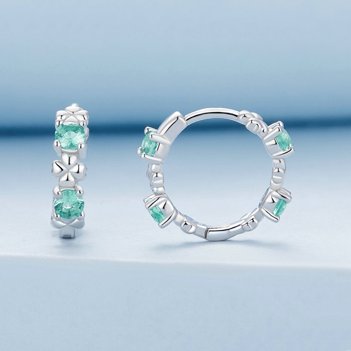 Boucles d'Oreilles Créoles Trèfle à Quatre Feuilles - Image 3