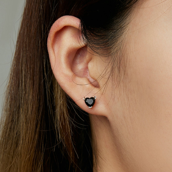 Boucles d'Oreilles Coeurs Noirs - Image 2