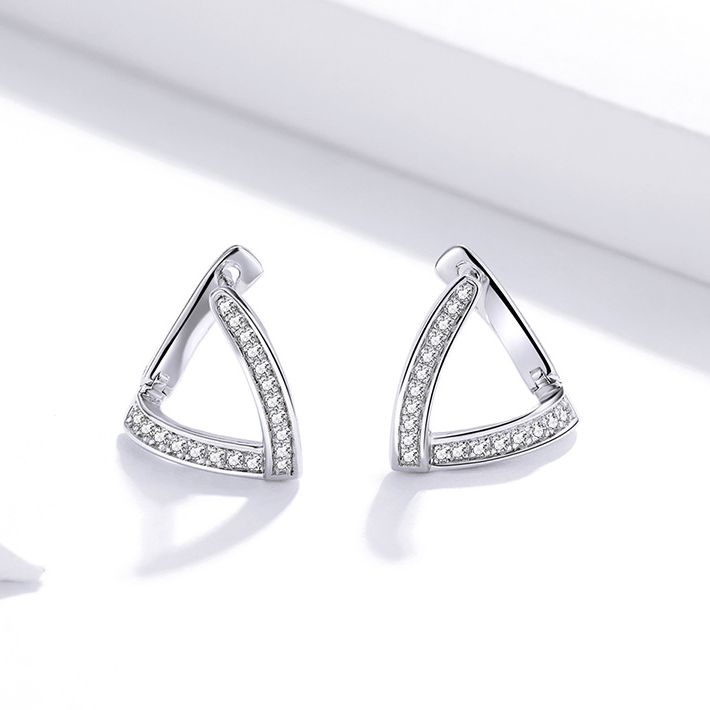 Boucles d’Oreilles Créoles Triangle en argent 925 plaqué or blanc avec zircons blancs - Photo 3