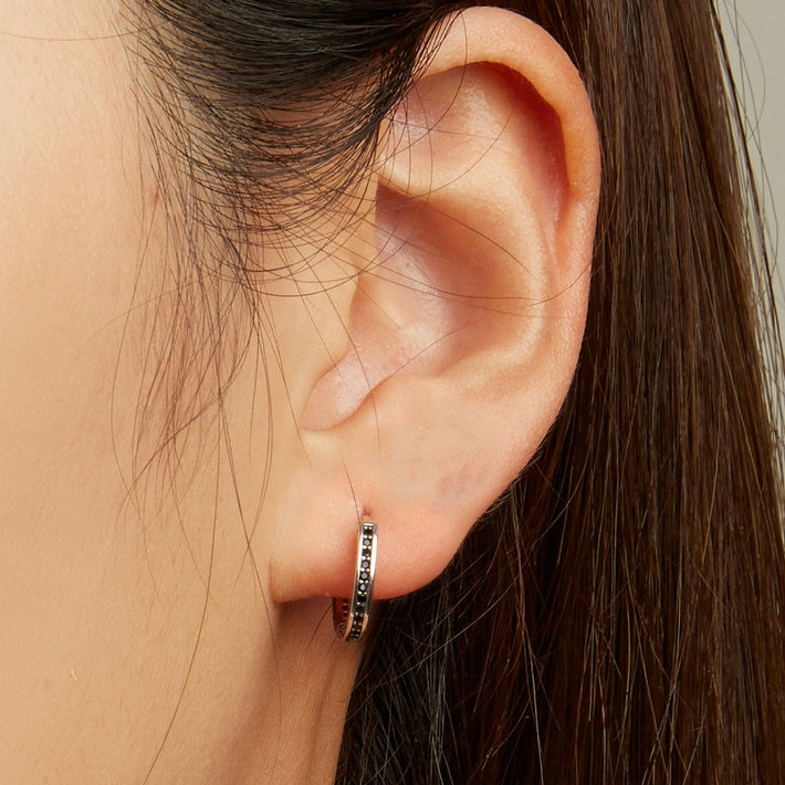 Boucles d’Oreilles Créoles Noirs en argent 925 plaqué or blanc avec zircons noirs - Photo 2