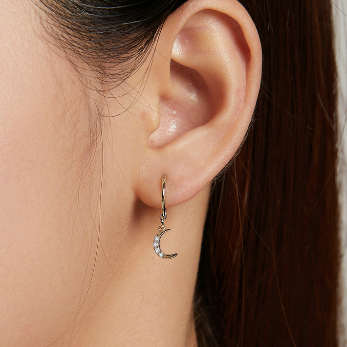 Boucles d'Oreilles Créoles Pendentif Lune et Étoile - Image 2