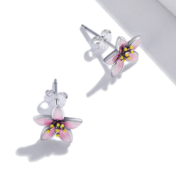 Clous d'oreilles fleurs roses