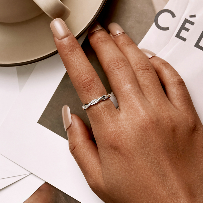 Bague torsadée argent brillant
