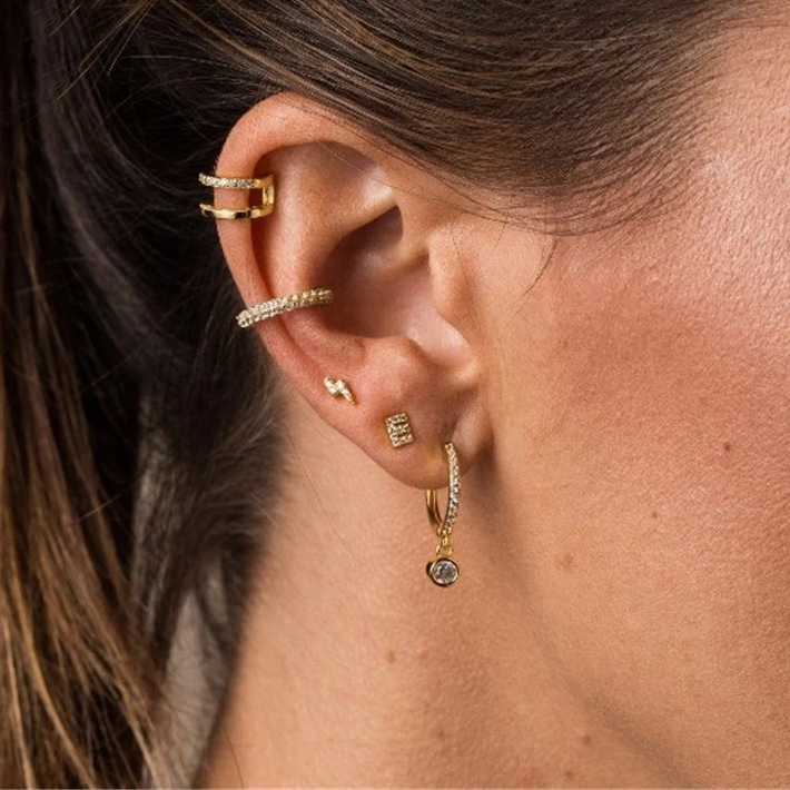 Boucles d'oreilles clous initiale