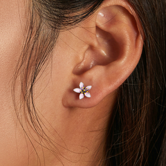 Clous d'oreilles fleurs roses