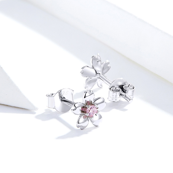 Clous d'oreilles fleurs roses argent
