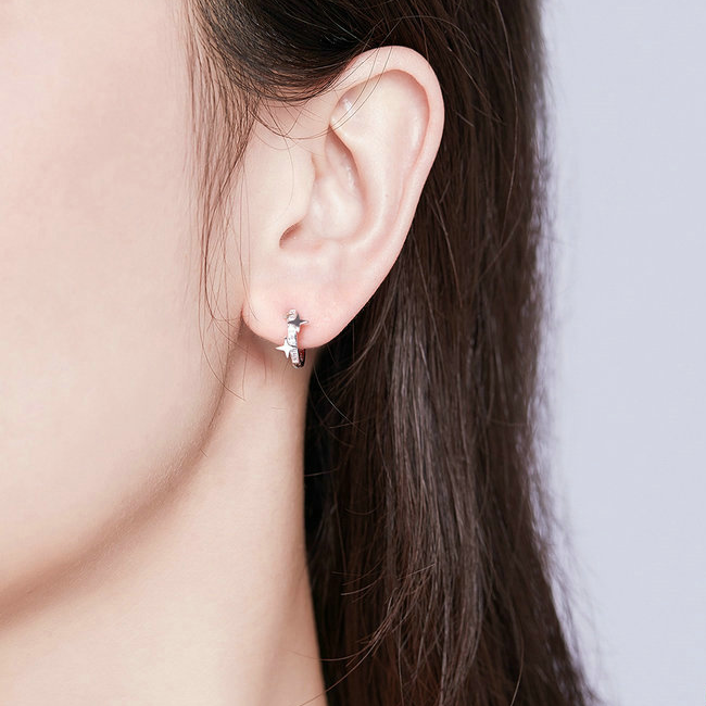 Boucles d'oreilles huggies étoiles