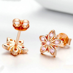 Petites boucles d'oreilles fleurs